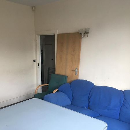 Single Room - Town & University Nearby, 24H Bus, Airport-Linked Манчестер Екстер'єр фото
