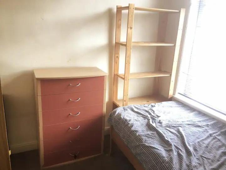 Single Room - Town & University Nearby, 24H Bus, Airport-Linked Манчестер Екстер'єр фото