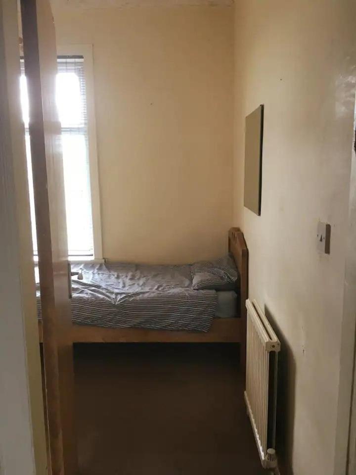 Single Room - Town & University Nearby, 24H Bus, Airport-Linked Манчестер Екстер'єр фото