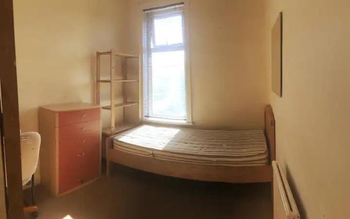Single Room - Town & University Nearby, 24H Bus, Airport-Linked Манчестер Екстер'єр фото