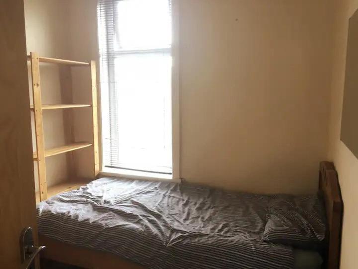 Single Room - Town & University Nearby, 24H Bus, Airport-Linked Манчестер Екстер'єр фото